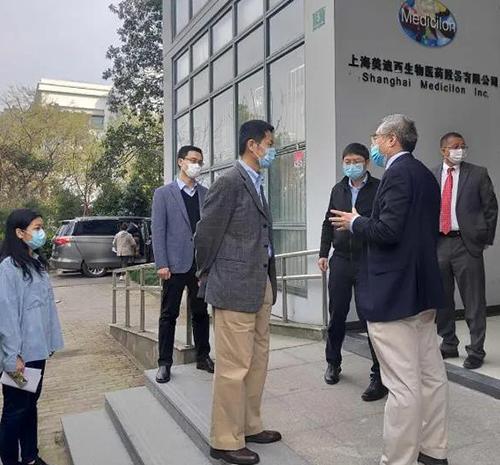 上海市委常委、副市长吴清一行调研上海HJC黄金城平台生物医药股份有限公司张江园区