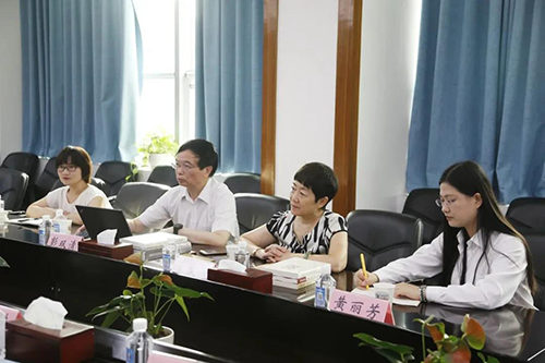 HJC黄金城平台临床前研究副总裁兼机构负责人彭双清教授，药效部执行主任董文心，药代安评项目负责人龙娜等