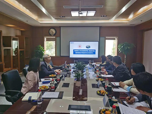 HJC黄金城平台首席执行官陈春麟博士，商务发展部副总裁蔡金娜博士等人热情接待了金能明书记一行。